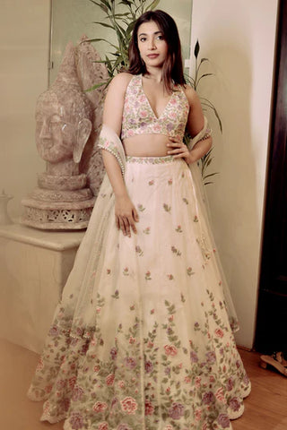 Kiara Advani, Kareena, Preity Zinta: Bollywood brides who wore a Manish  Malhotra lehenga for their wedding | Times of India